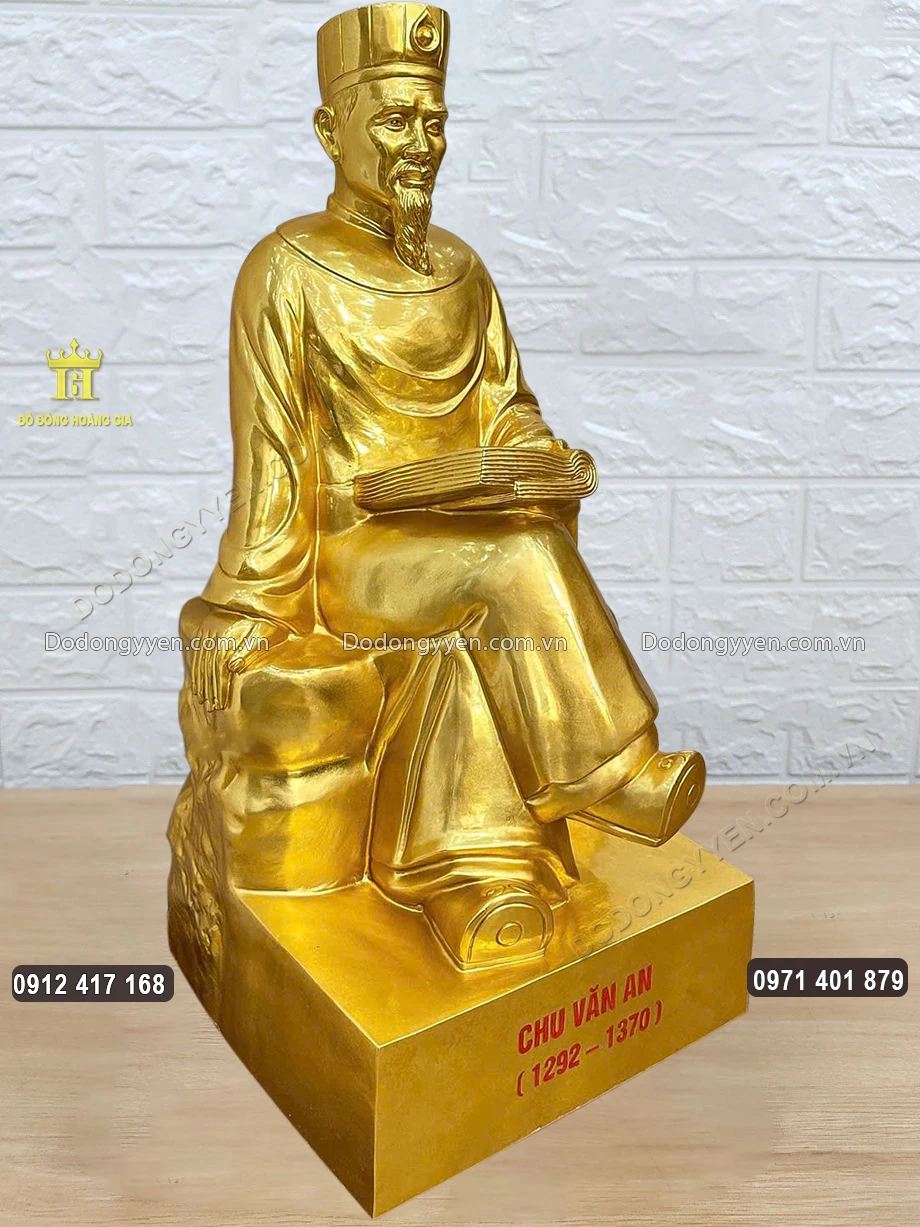 H&igrave;nh ảnh nh&igrave;n nghi&ecirc;ng của bức tượng đồng